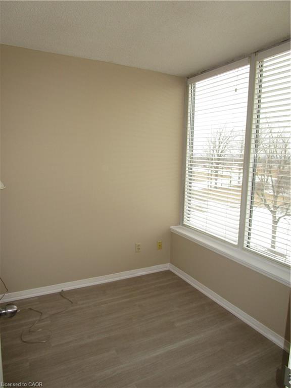 401-180 Limeridge Road W Property Photo 12