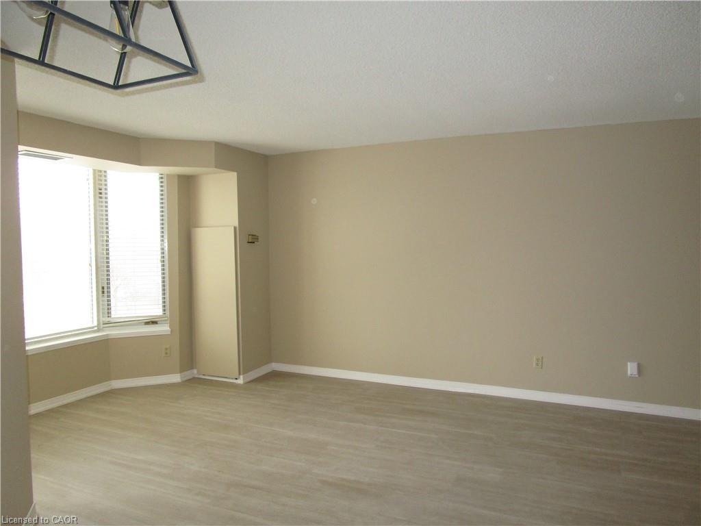 401-180 Limeridge Road W Property Photo 14