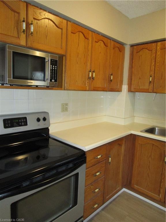 401-180 Limeridge Road W Property Photo 16