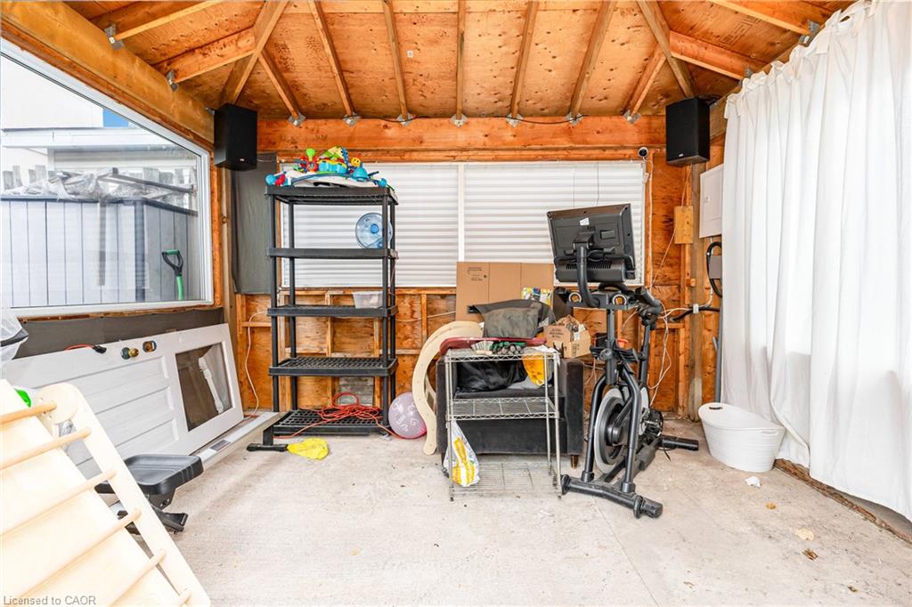 4 Robins Avenue Property Photo 22
