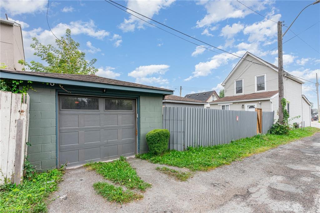 4 Robins Avenue Property Photo 23