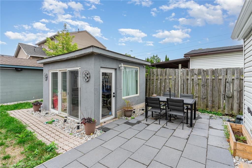 4 Robins Avenue Property Photo 24
