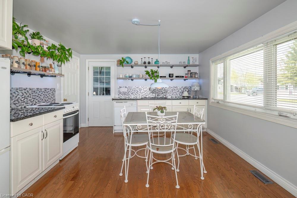 111 Elizabeth Street W Property Photo 4