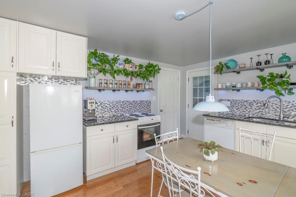 111 Elizabeth Street W Property Photo 5