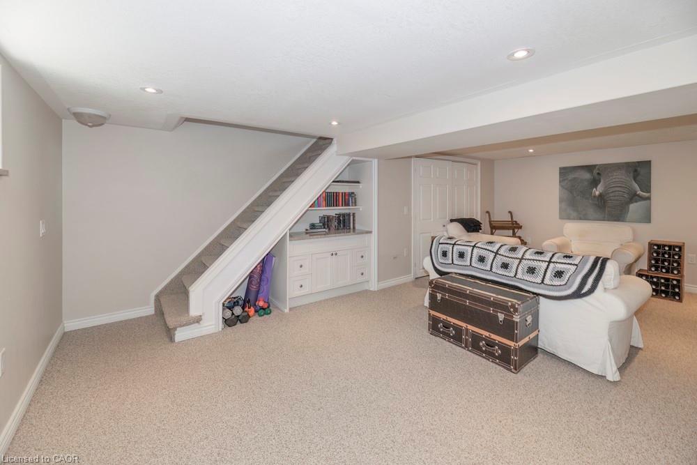 111 Elizabeth Street W Property Photo 8