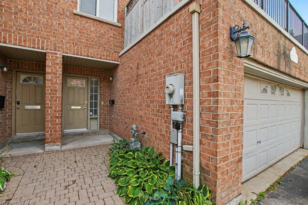23 Grosvenor Lane Property Photo 3