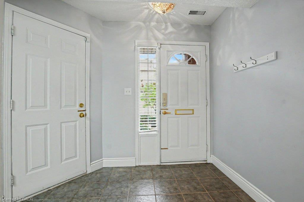 23 Grosvenor Lane Property Photo 5
