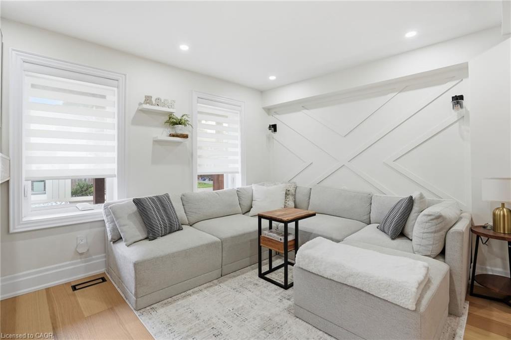 13 Picton Street W Property Photo 6