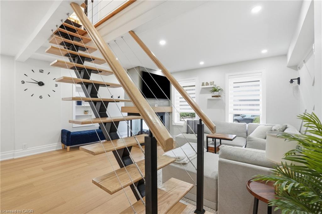 13 Picton Street W Property Photo 10