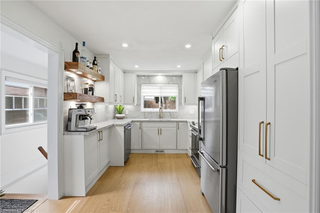 13 Picton Street W Property Photo 14