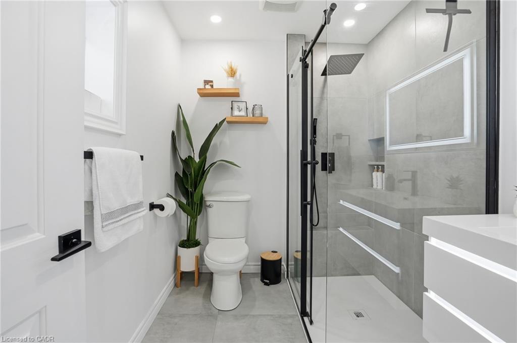 13 Picton Street W Property Photo 26