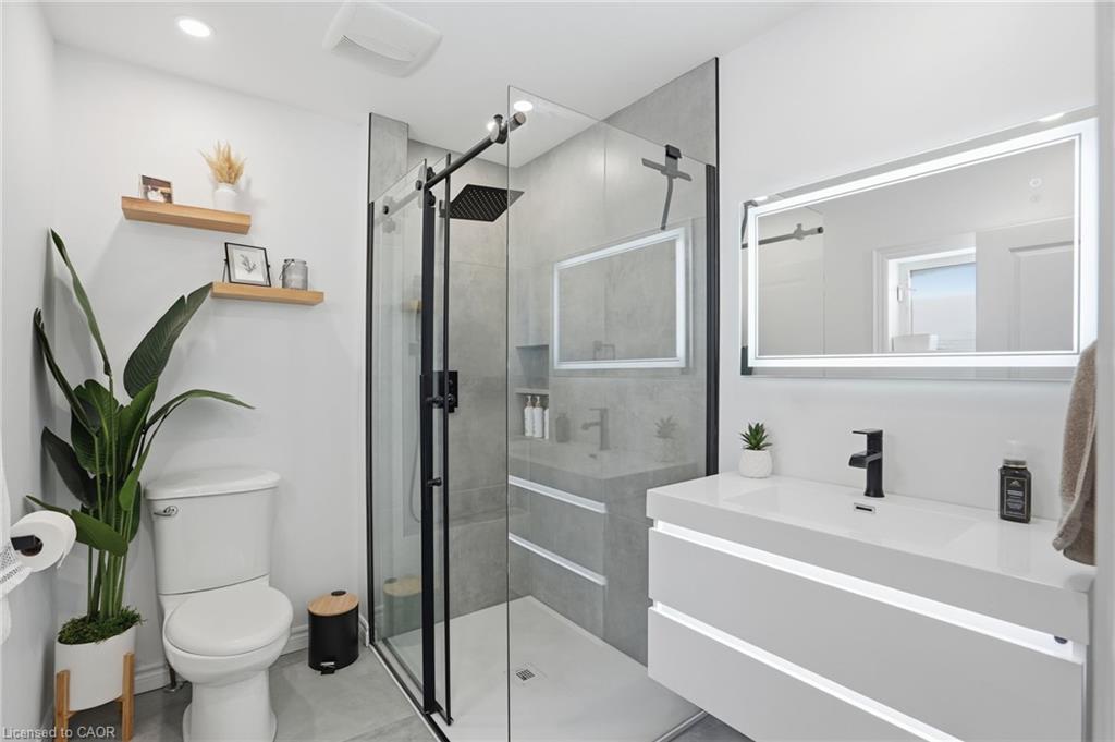 13 Picton Street W Property Photo 27