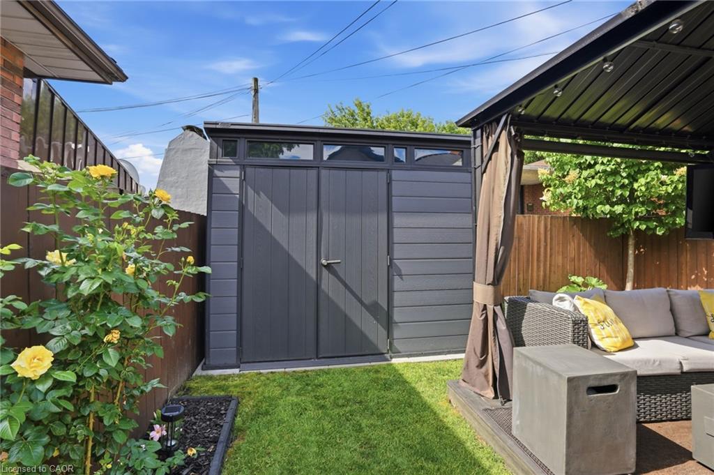 13 Picton Street W Property Photo 31