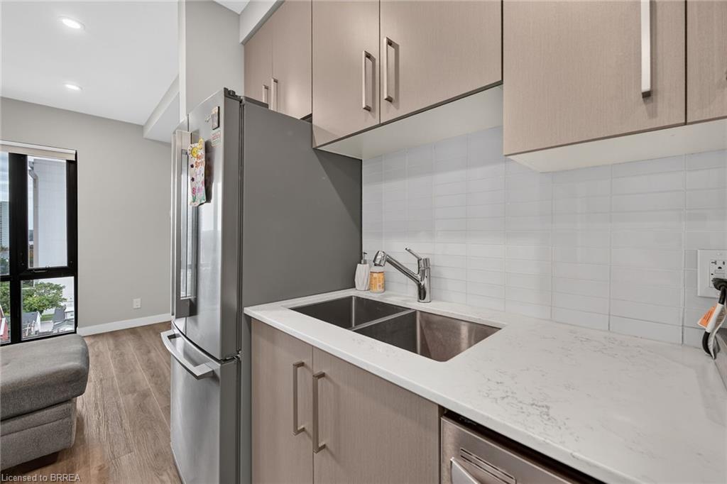 609-15 Queen Street Property Photo 15