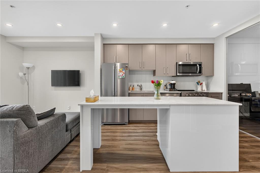 609-15 Queen Street Property Photo 17