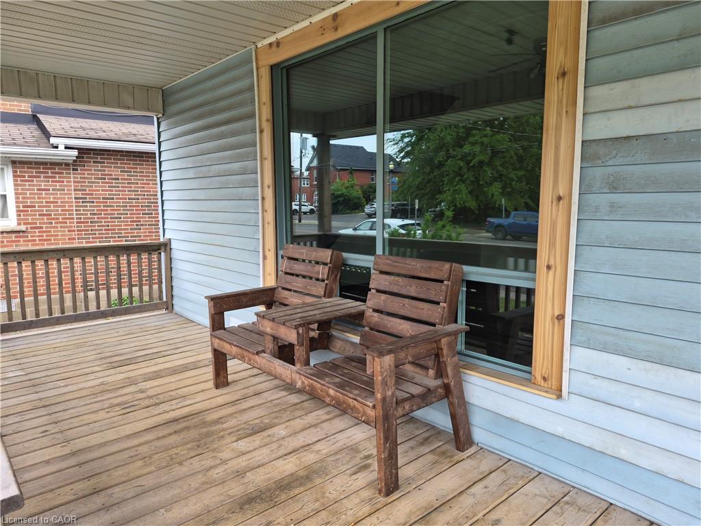 119 Norfolk Street S Property Photo 4