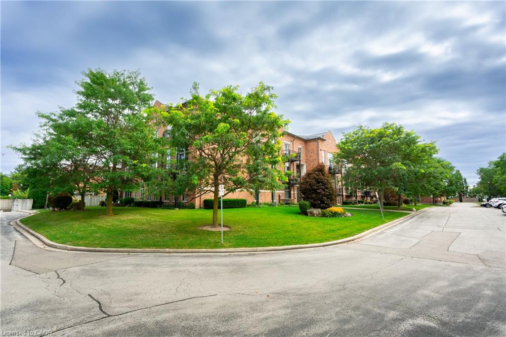 111-262 Dundas Street E Property Photo 2