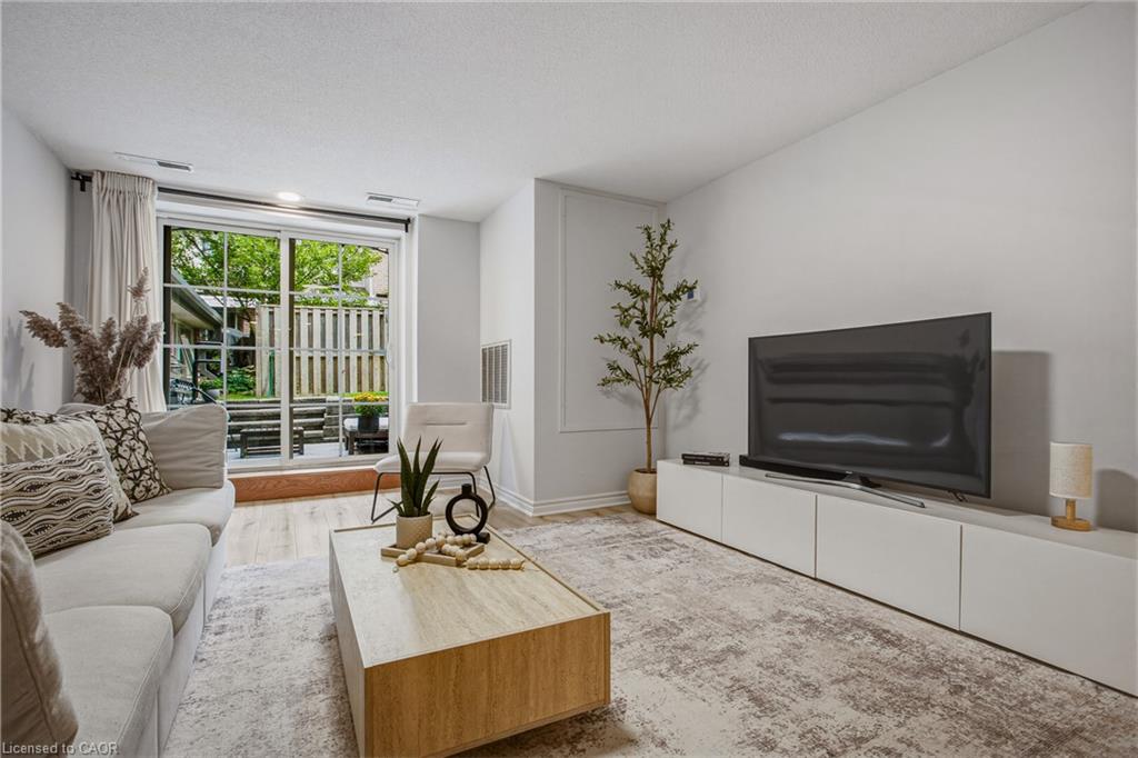111-262 Dundas Street E Property Photo 15