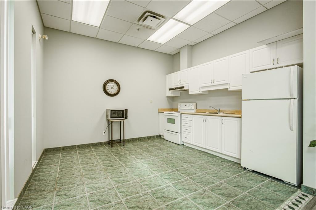111-262 Dundas Street E Property Photo 34