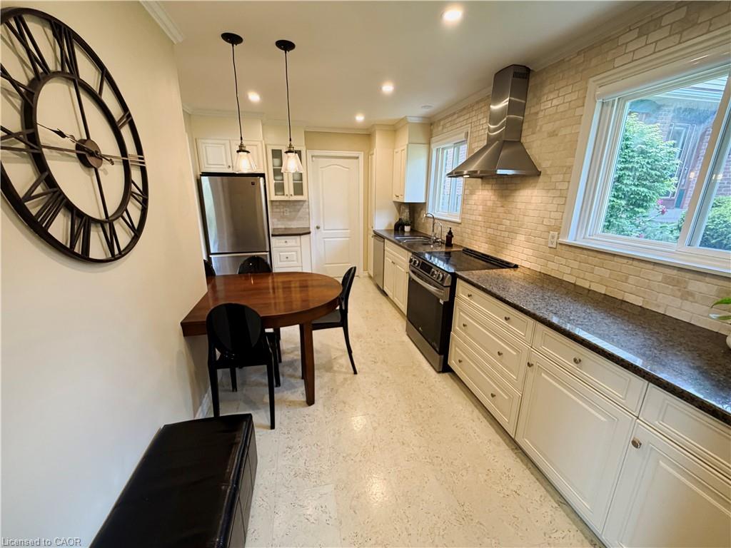 238 Laurier Avenue Property Photo 2