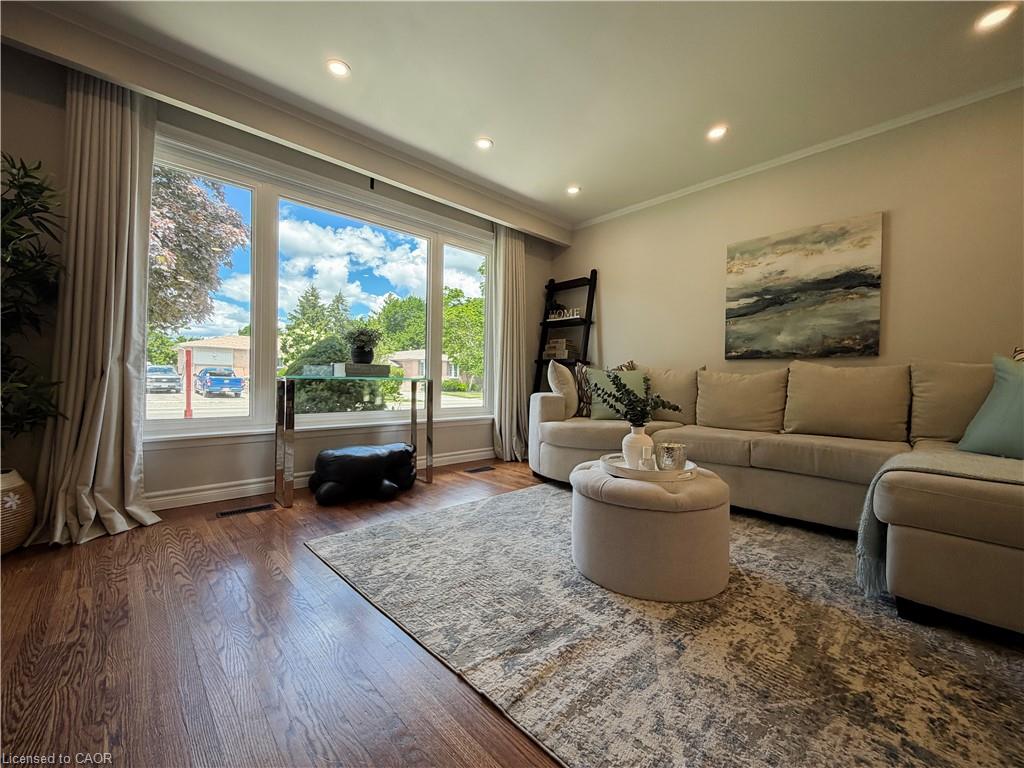 238 Laurier Avenue Property Photo 6