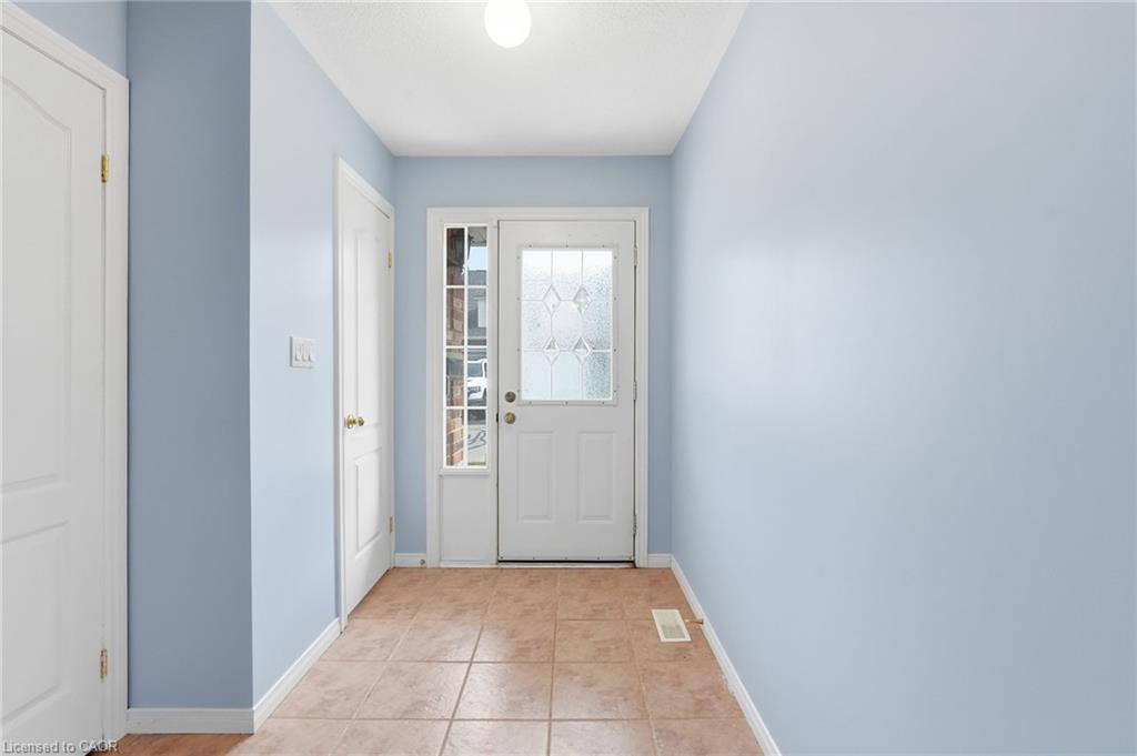 2-222 Fellowes Crescent Property Photo 3