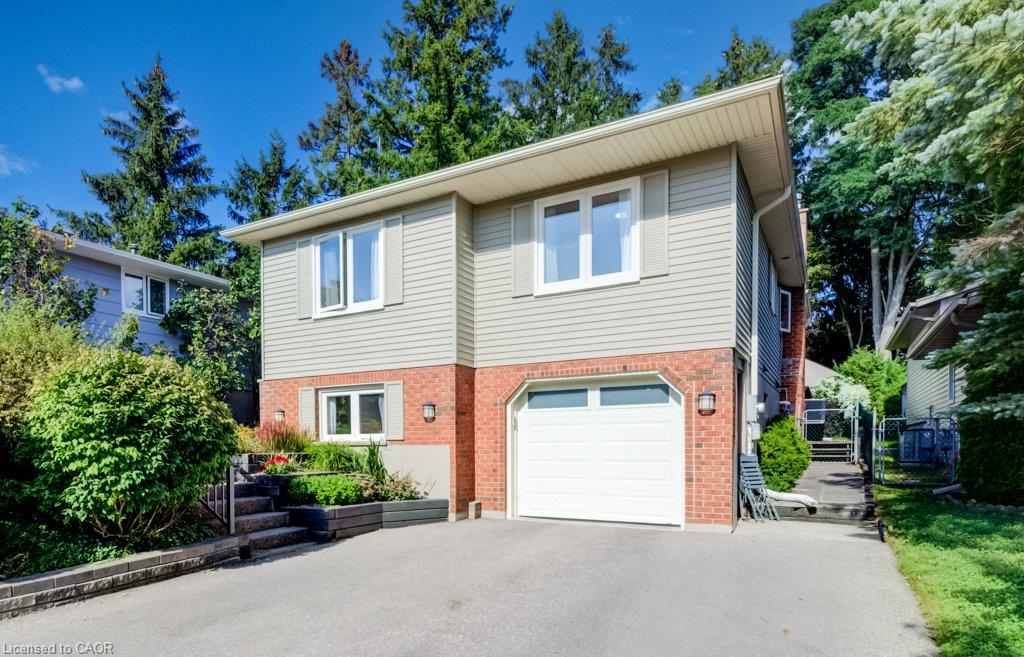 12 Cobblestone Street Property Photo 1