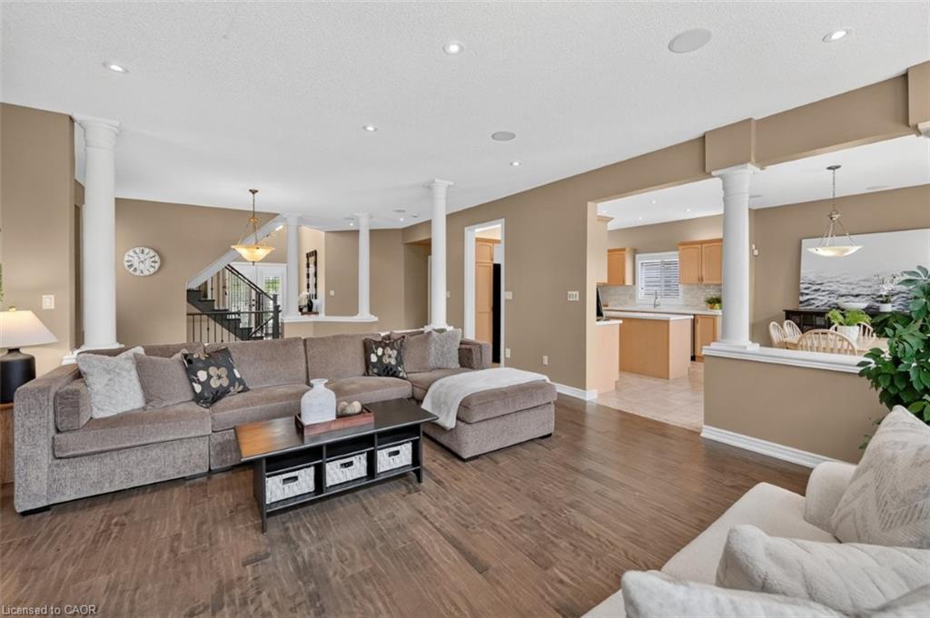 123 Moorland Crescent Property Photo 8