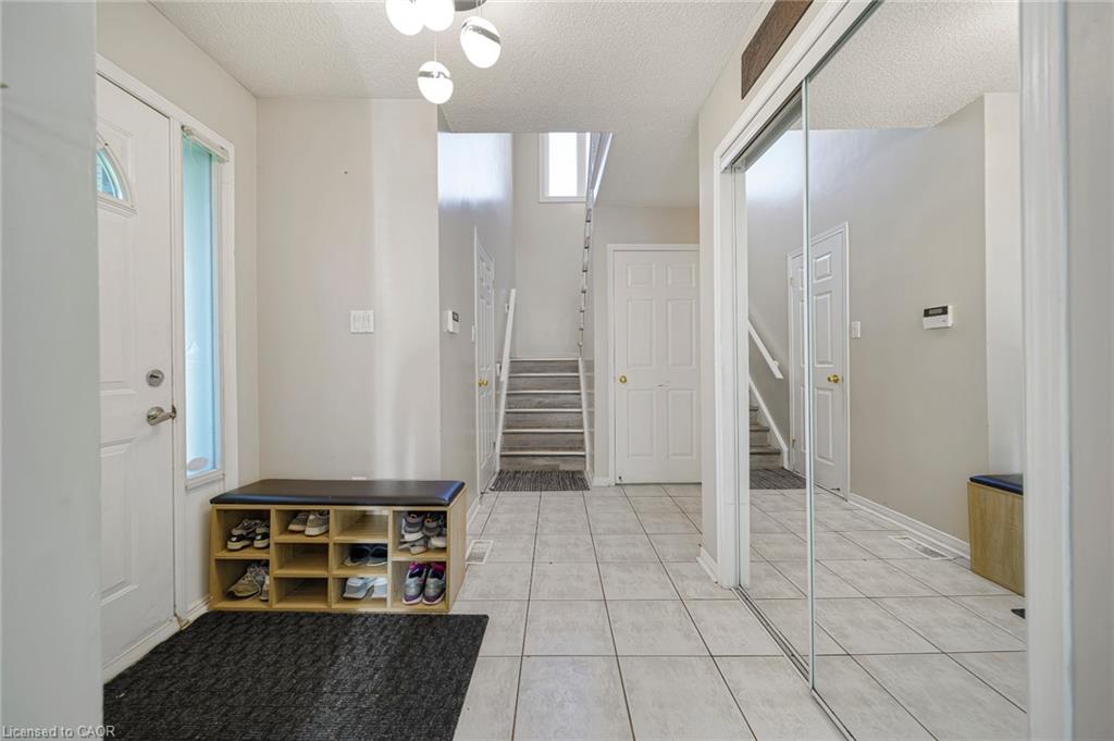 1-800 Paramount Drive Property Photo 14