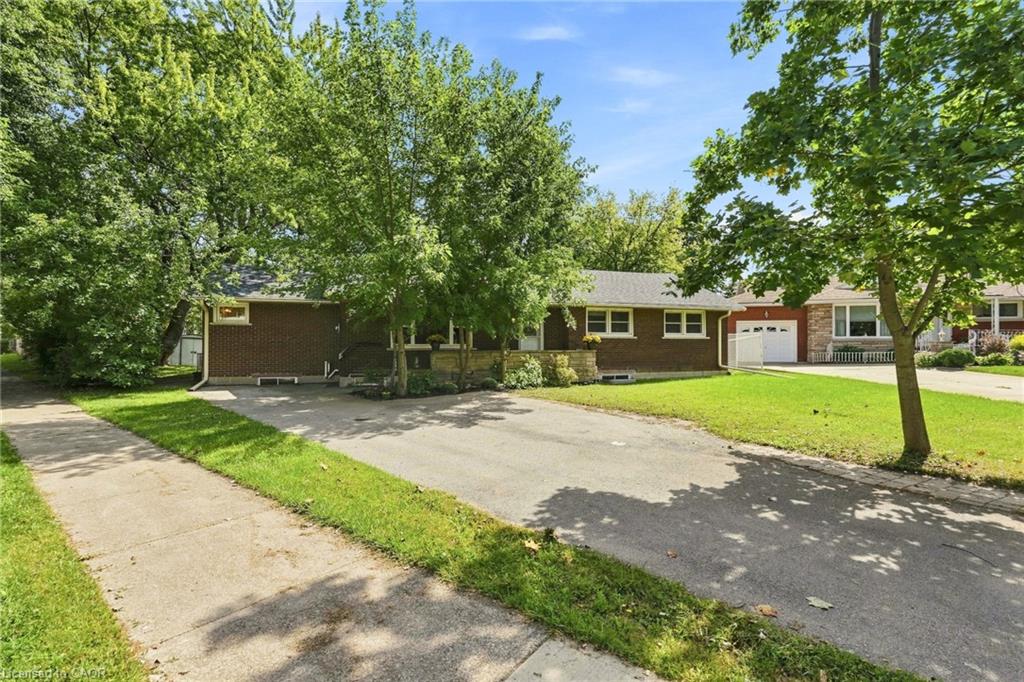 8 Emming Court Property Photo 3