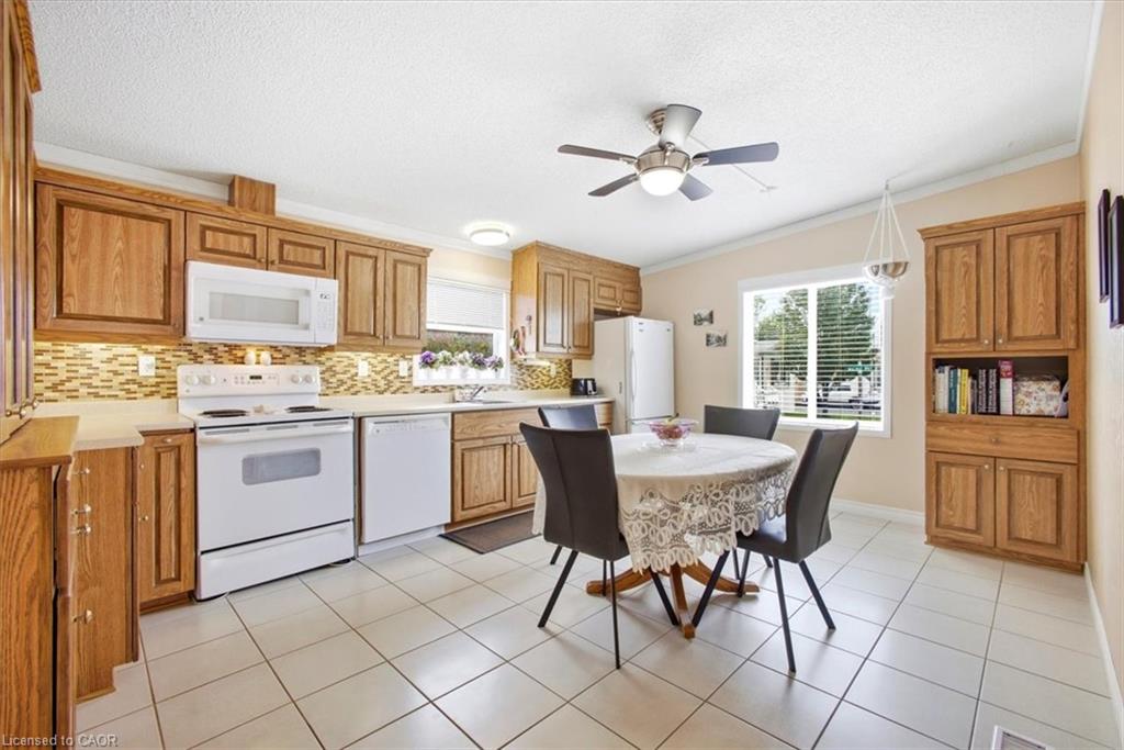 3 Walnut Way Pvt Property Photo 8