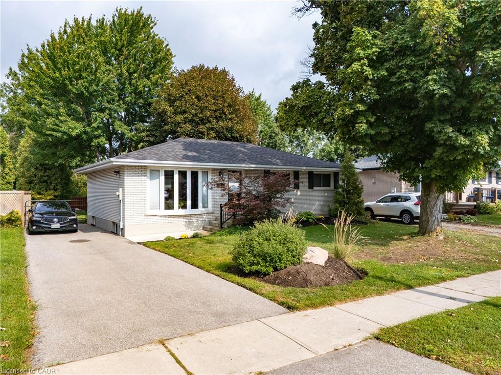 7 Cambridge Drive Property Photo 1