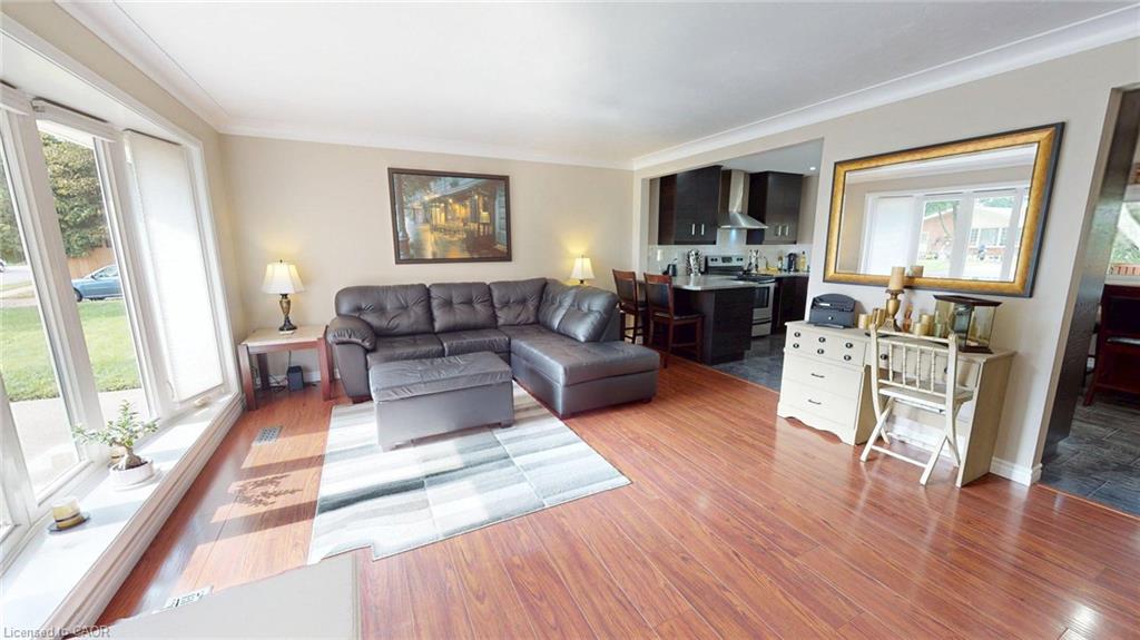 7 Cambridge Drive Property Photo 3