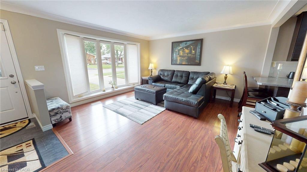 7 Cambridge Drive Property Photo 4