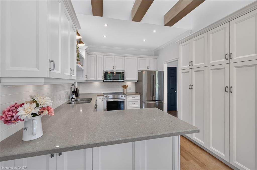 112 Fairwood Place W Property Photo 15