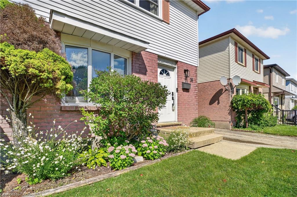 38 Meadow Woods Crescent Property Photo 3