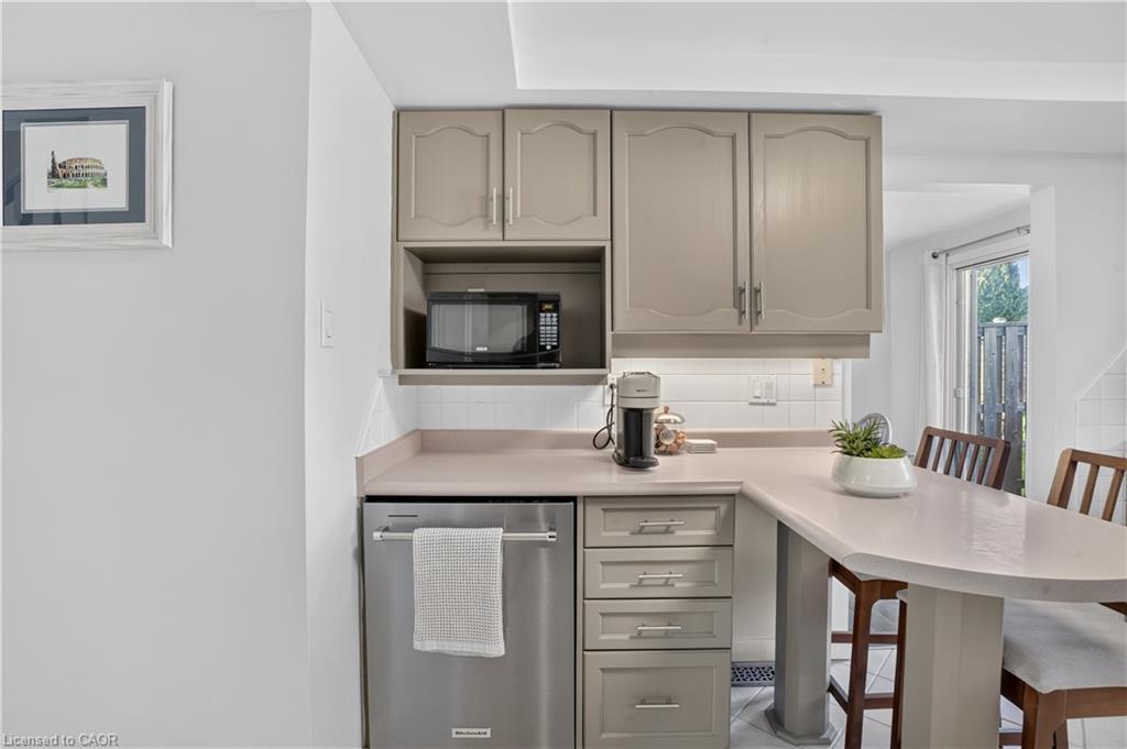 38 Meadow Woods Crescent Property Photo 26