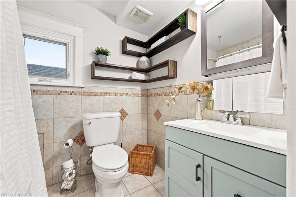 51 Barons Avenue N Property Photo 28