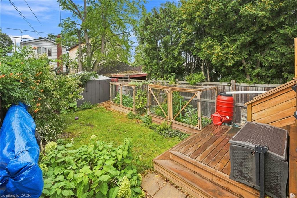 51 Barons Avenue N Property Photo 33