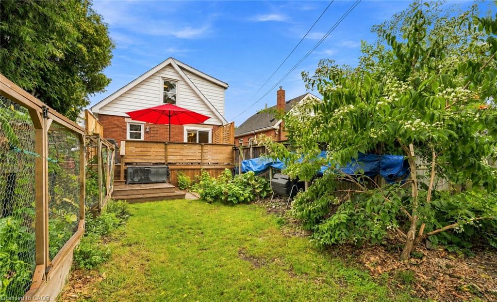 51 Barons Avenue N Property Photo 35