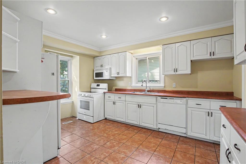 17 Hallmark Street Property Photo 8