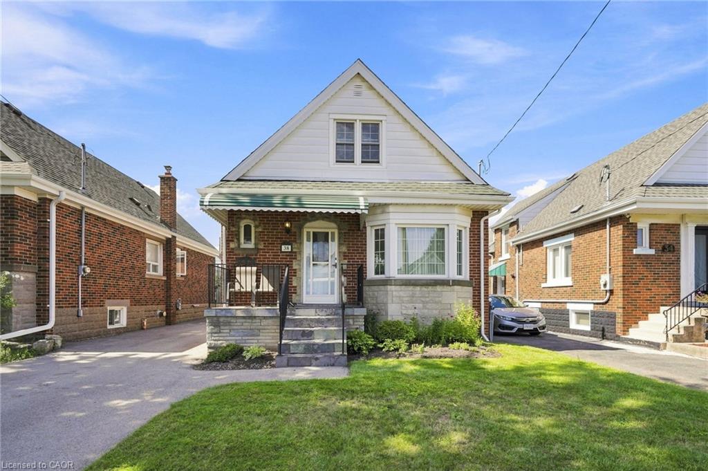 38 Garside Avenue S Property Photo 1