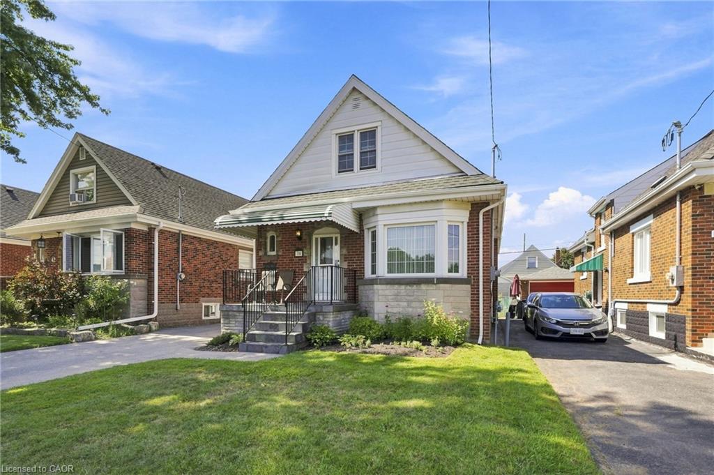 38 Garside Avenue S Property Photo 2