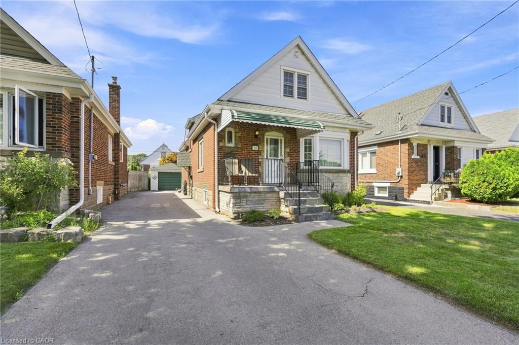 38 Garside Avenue S Property Photo 3