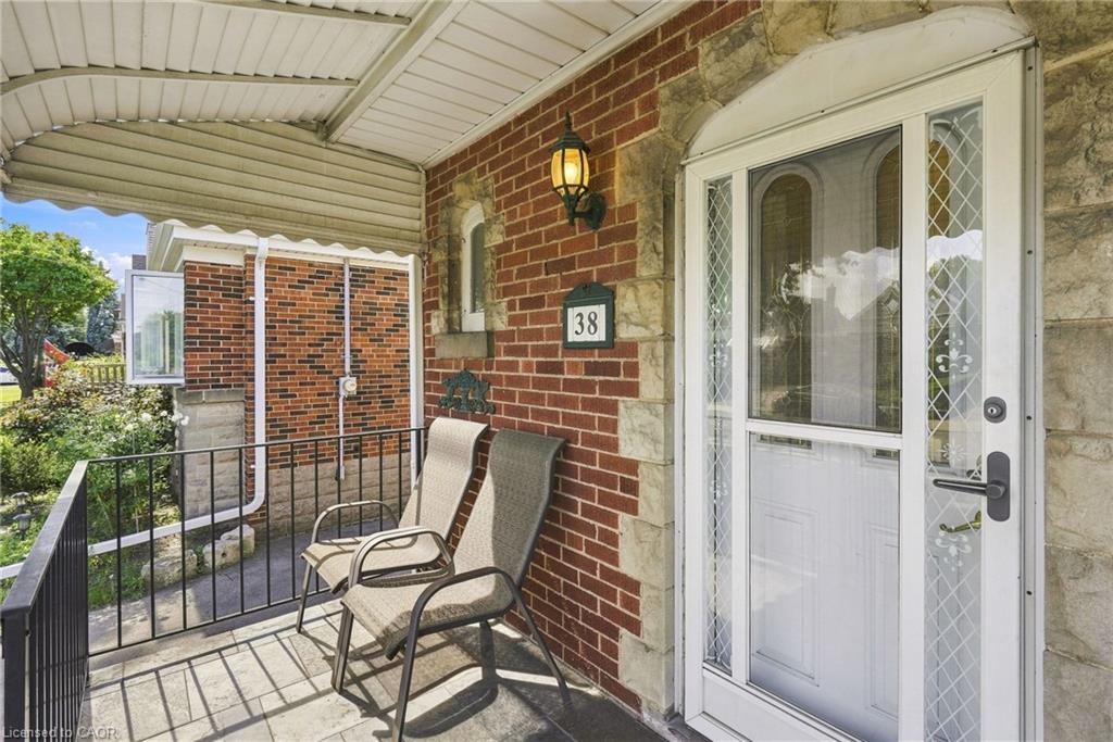 38 Garside Avenue S Property Photo 4