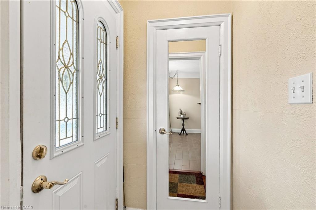 38 Garside Avenue S Property Photo 5
