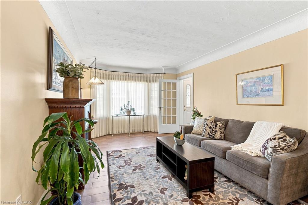38 Garside Avenue S Property Photo 9