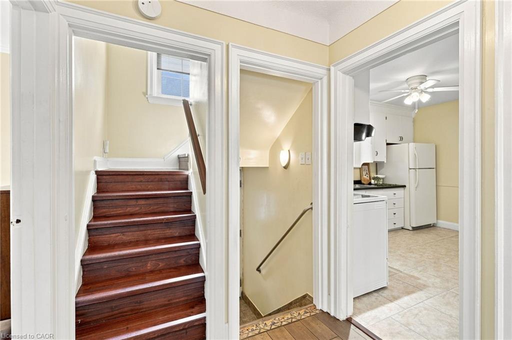 38 Garside Avenue S Property Photo 11
