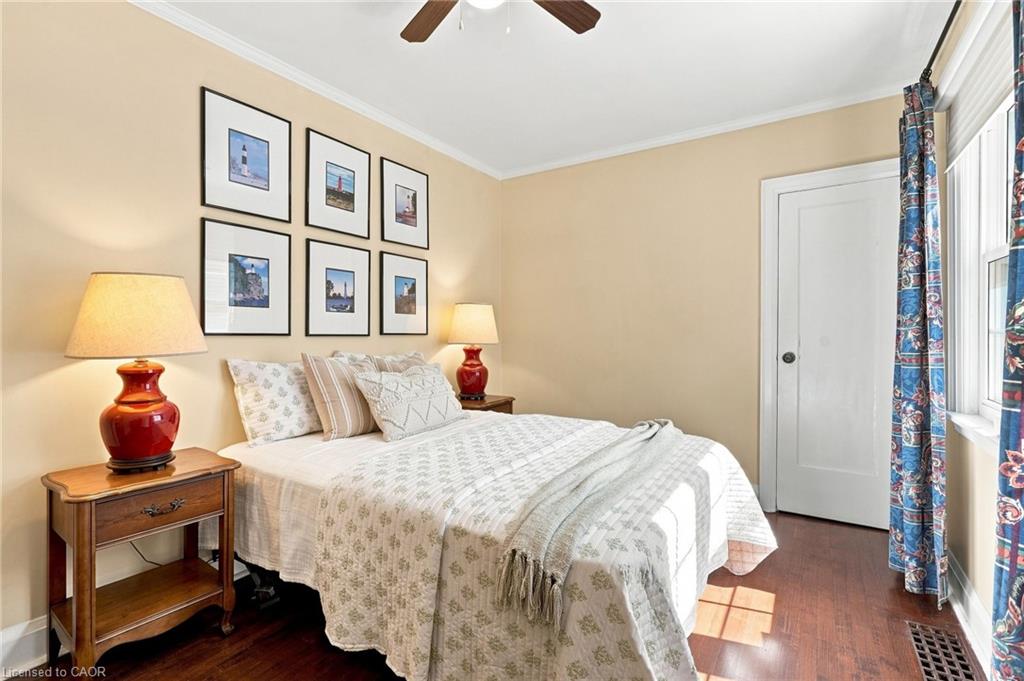 38 Garside Avenue S Property Photo 13