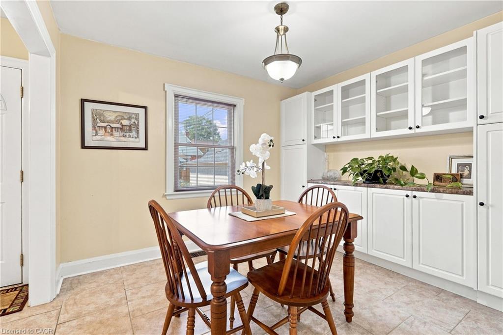 38 Garside Avenue S Property Photo 16